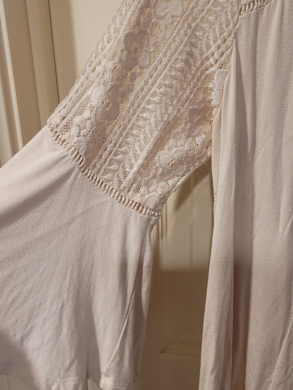 torrid Cream Lace-Sleeve Button-Front Top - Picture 4 of 7